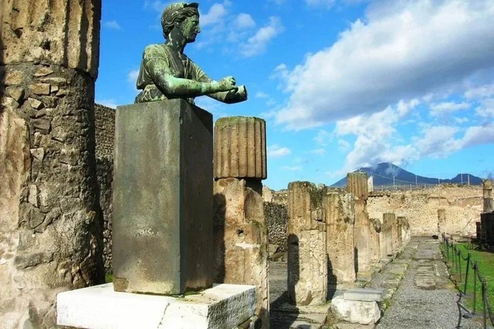 Pompeii and Amalfi in One Day from Naples