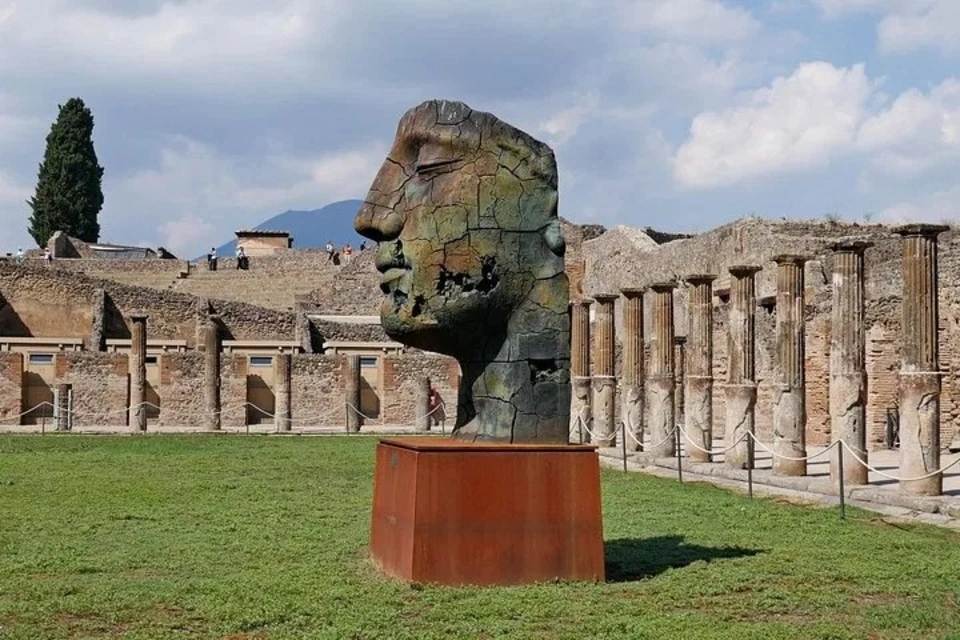 Pompeii and Amalfi in One Day from Naples