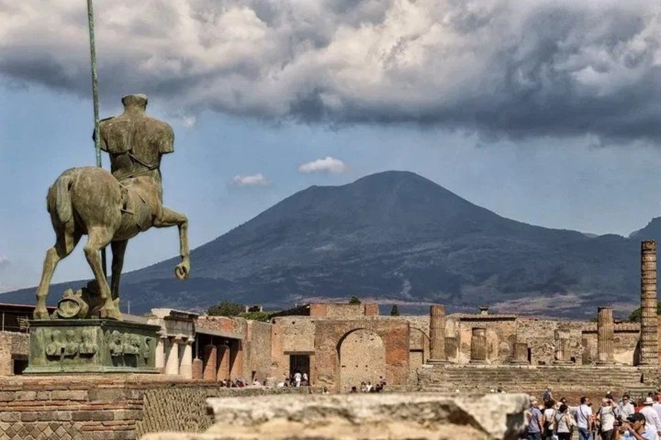 Pompeii and Amalfi in One Day from Naples