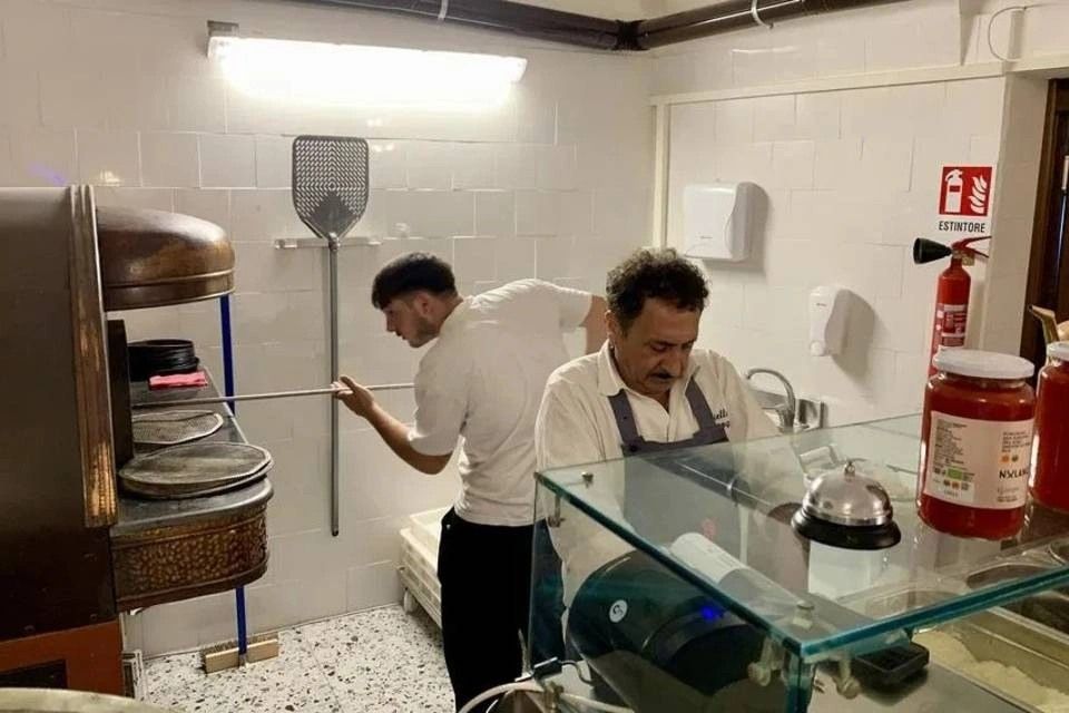 Authentic Pizza Making Lesson