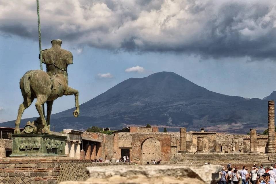 Pompeii Tour from Naples with Wine Tasting