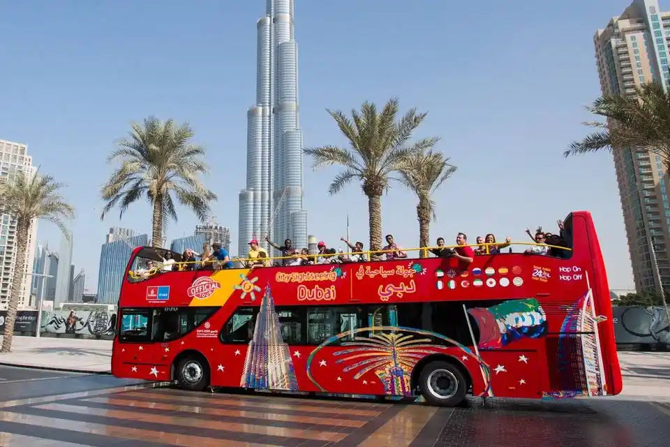 City Sightseeing: Sky Views + Dubai Aquarium + Dubai Hop-On, Hop-Off Bus Tour