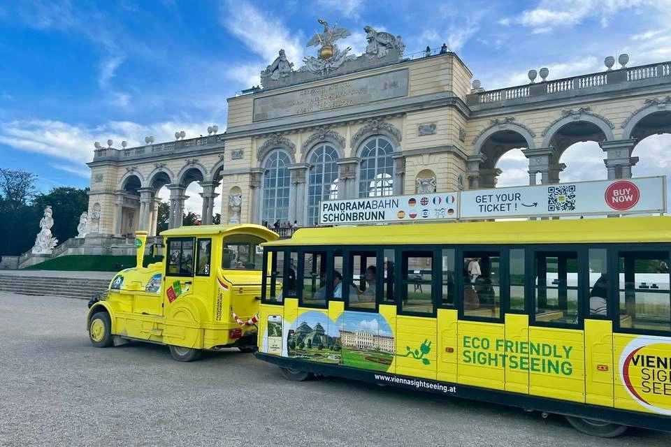 Vienna Sightseeing: Skip-The-Line Schönbrunn Palace & Panoramic Train