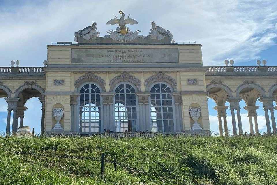 Vienna Sightseeing: Skip-The-Line Schönbrunn Palace & Panoramic Train