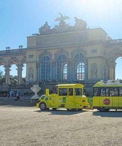 Vienna Sightseeing: Skip-The-Line Schönbrunn Palace & Panoramic Train