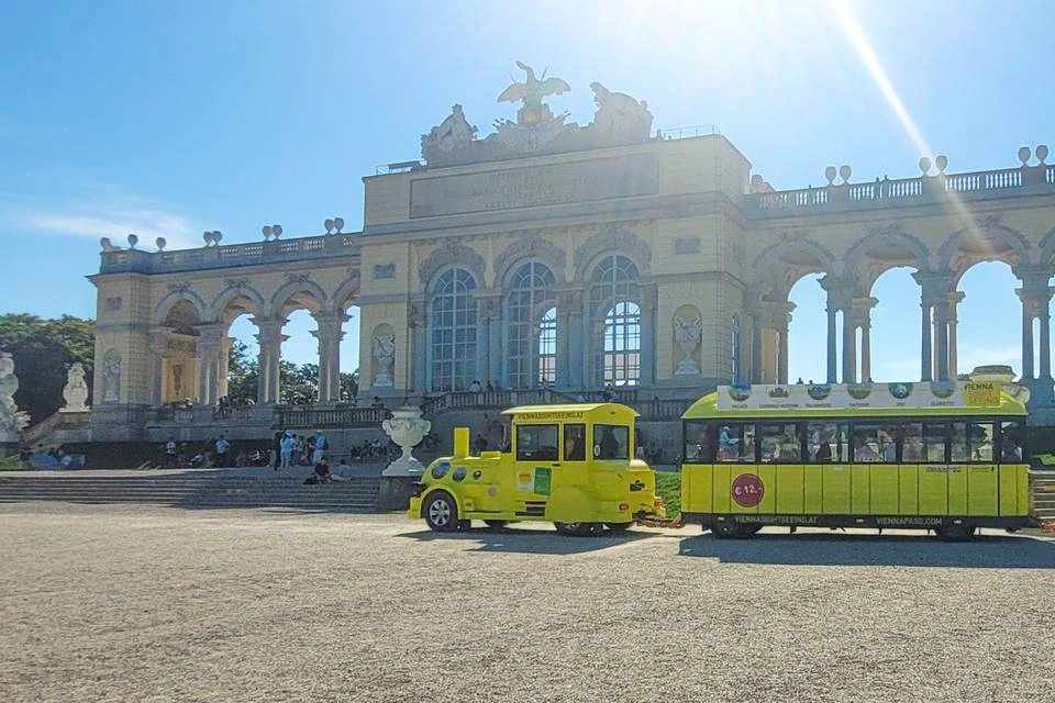 Vienna Sightseeing: Skip-The-Line Schönbrunn Palace & Panoramic Train
