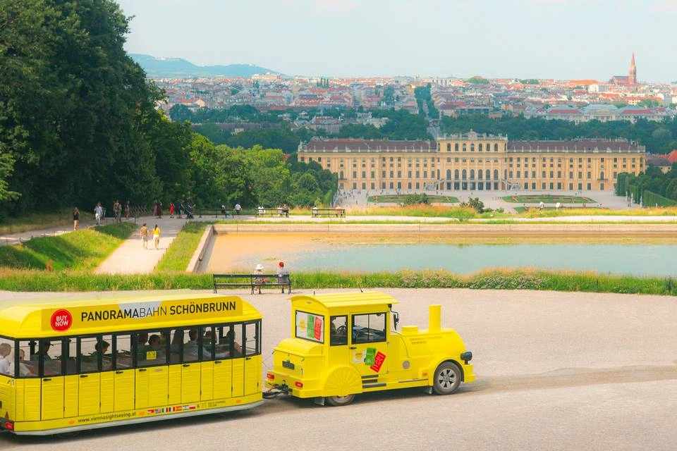 Vienna Sightseeing: Skip-The-Line Schönbrunn Palace & Panoramic Train
