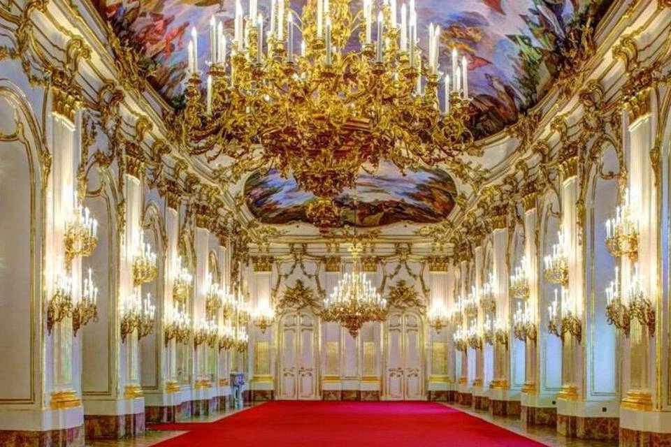 Vienna Sightseeing: Skip-The-Line Schönbrunn Palace & Panoramic Train