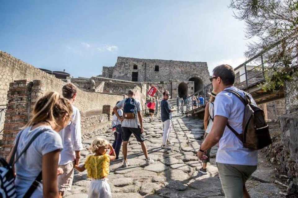 Tour of Pompeii & Mt. Vesuvius with Priority Access