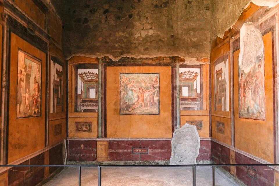 Tour of Pompeii & Sorrento with Priority Access from Naples