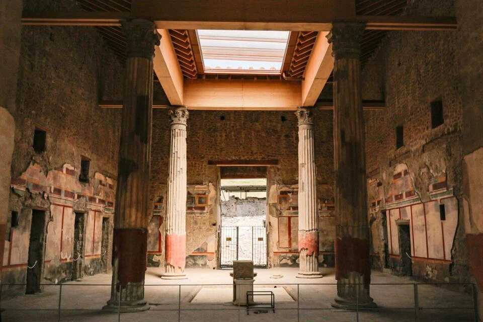 Tour of Pompeii & Sorrento with Priority Access from Naples