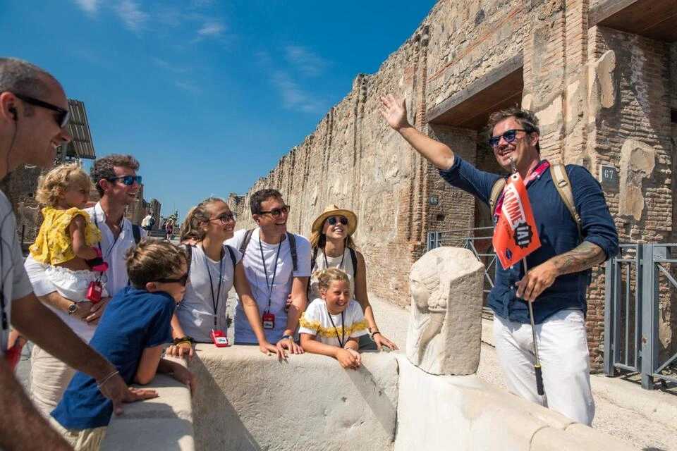 Tour of Pompeii & Sorrento with Priority Access from Naples