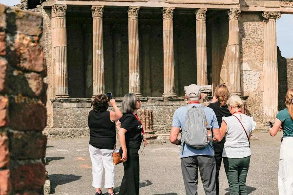 Tour of Pompeii & Sorrento with Priority Access from Naples