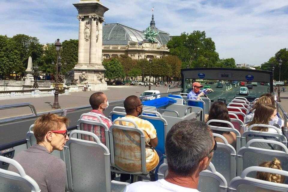 TooTBus Paris Smart Tour: Hop-on Hop-off Bus Ticket, Seine River Cruise and AI City Guide