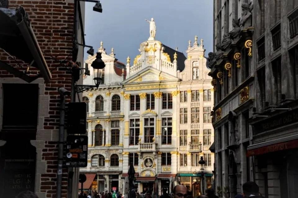 TooTBus: Brussels Smart Tour Hop-on Hop-off Bus Ticket, Ferris Wheel, Walking Tour and AI City Guide