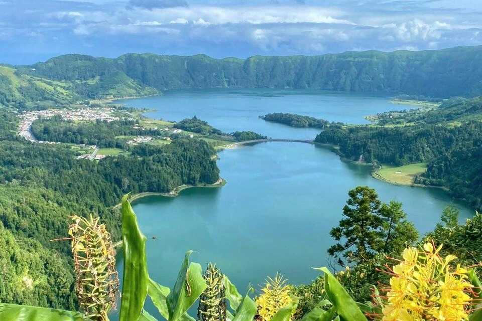 Sete Cidades: Through Views and Lookouts