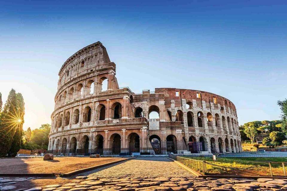 Hosted Access to the Colosseum with Audio Tour
