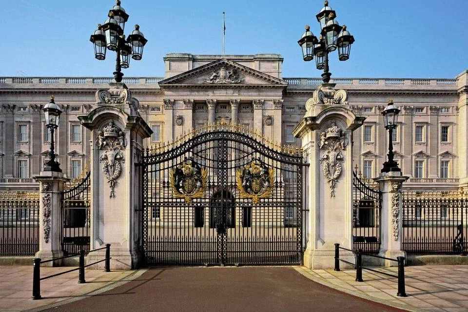 Buckingham Palace & Crown Jewels of London Tour