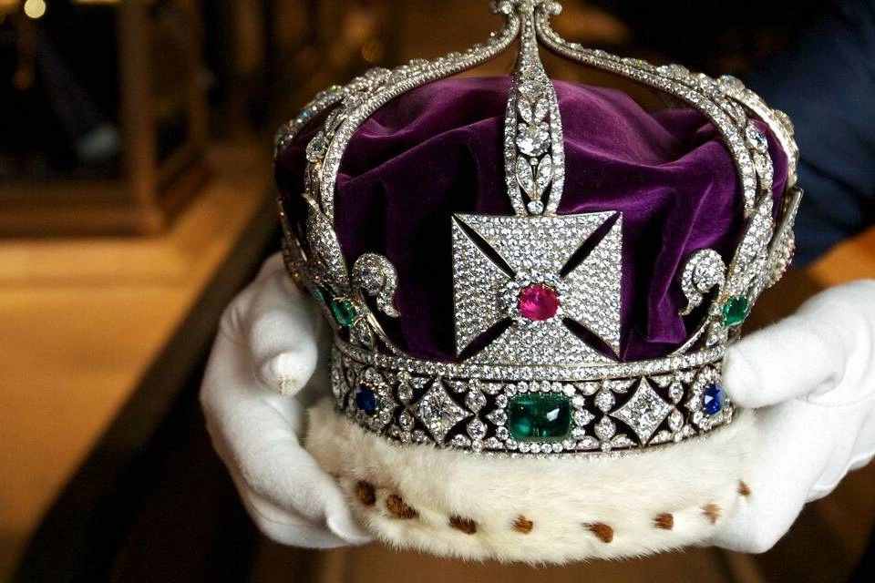 Buckingham Palace & Crown Jewels of London Tour