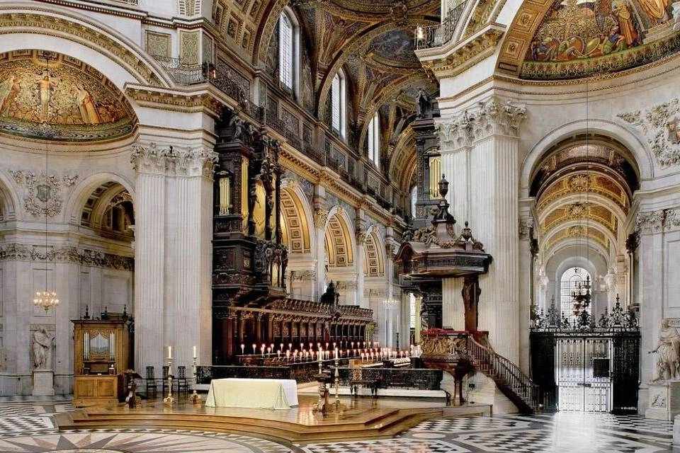 Buckingham Palace & Crown Jewels of London Tour