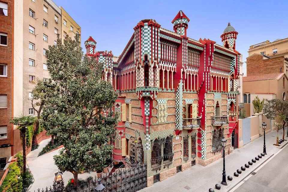 iVenture Barcelona Gaudi Pass