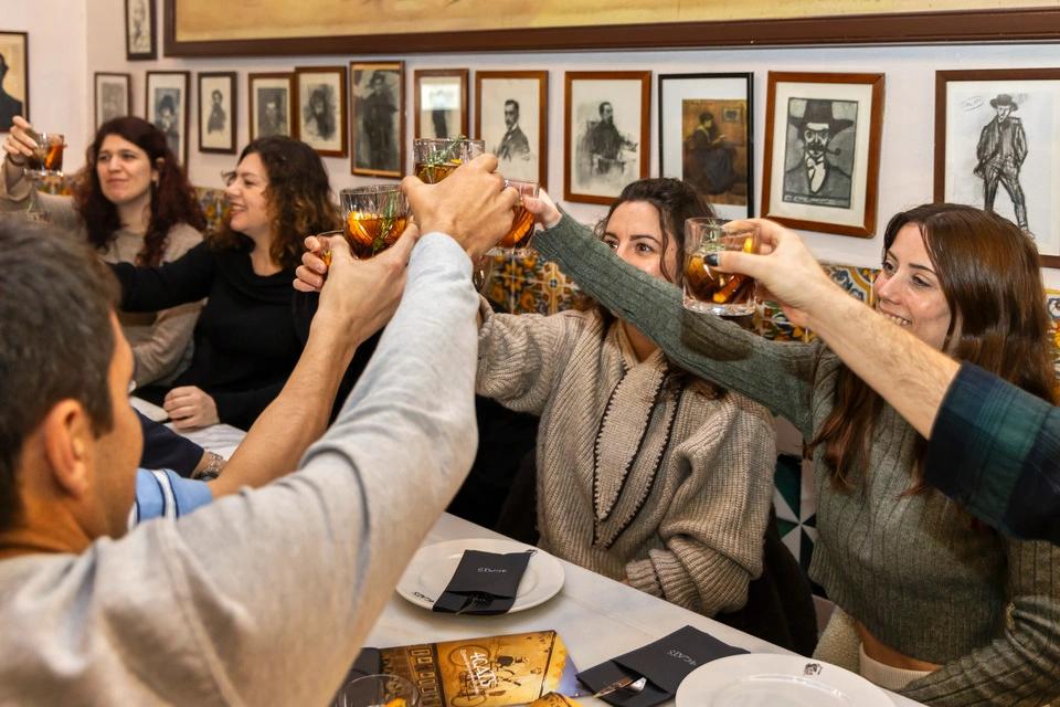 Tapas & Wine Tour in Barcelona’s Historic Centre Small Group