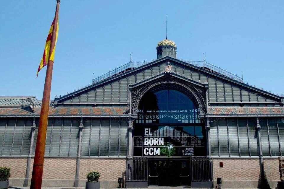 Barcelona Markets, Taverns & Tapas Tour Small Group