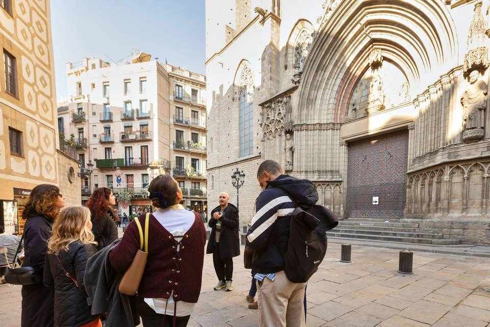 Barcelona Markets, Taverns & Tapas Tour Small Group