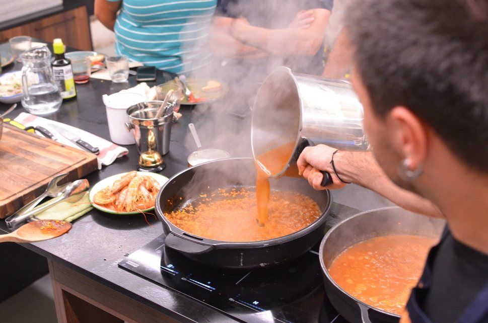 Gaudí Highlights & Paella Cooking Class Small Group