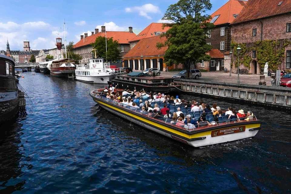 City Sightseeing: Classic Canal Tour Ticket + Copenhagen Hop-On, Hop-Off Bus Tour