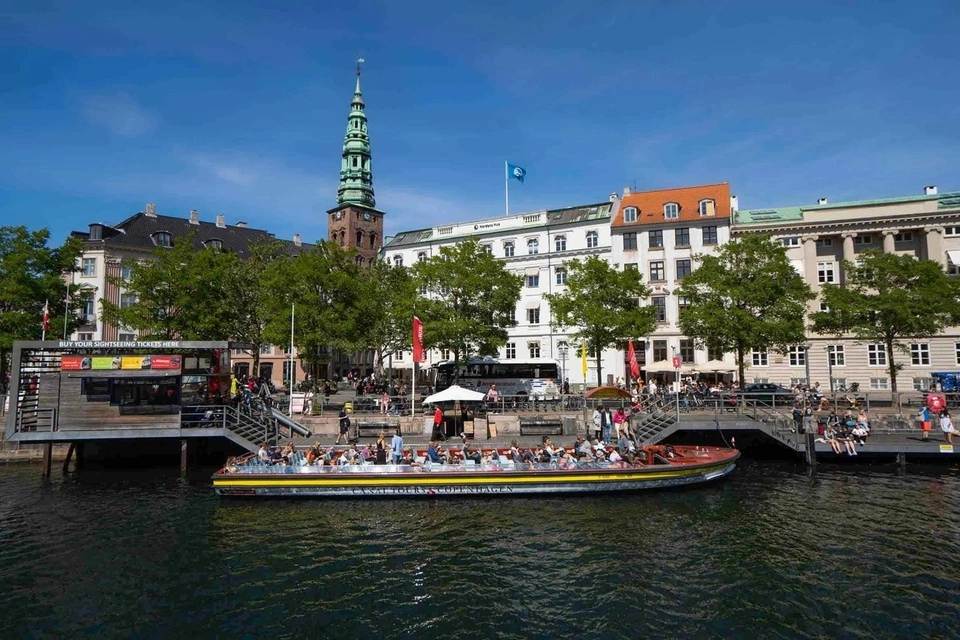 City Sightseeing: Classic Canal Tour Ticket + Copenhagen Hop-On, Hop-Off Bus Tour