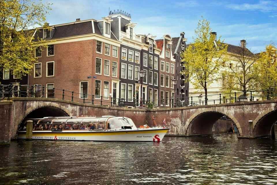 Go City: Amsterdam Essentials Pass- Visit 3 Top Attractions