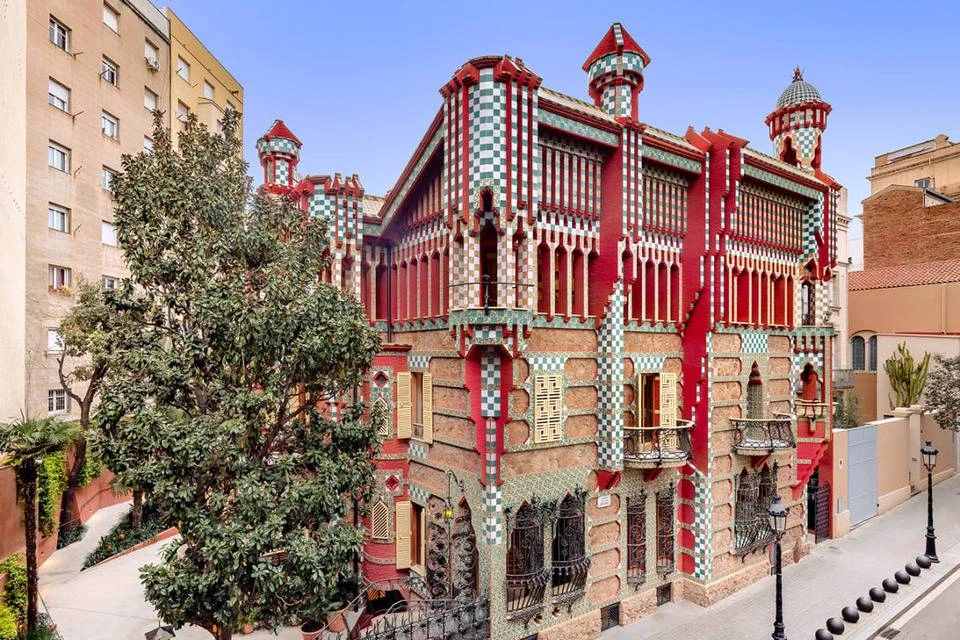 Go City: Barcelona Essentials Pass - Visit 3 Top Attractions