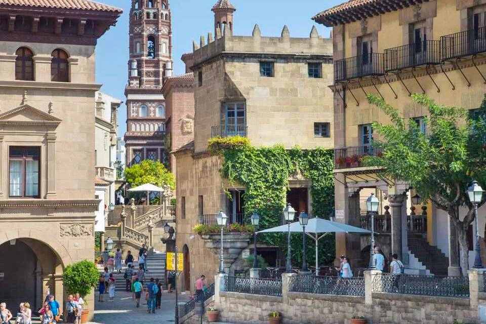 Go City: Barcelona Essentials Pass - Visit 3 Top Attractions