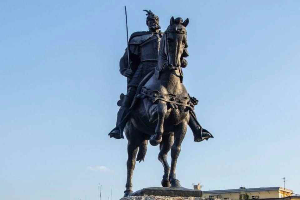 Food Experience & Walking Tour of Tirana