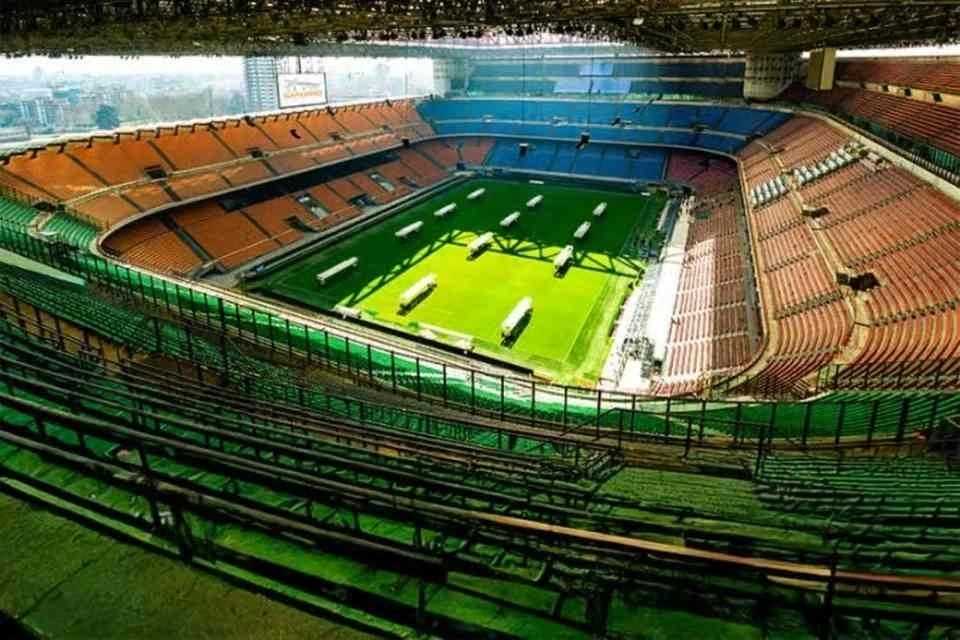 Milan Open Tour: Milan Hop-On, Hop-Off Bus Tour + Optional San Siro Stadium and Museum