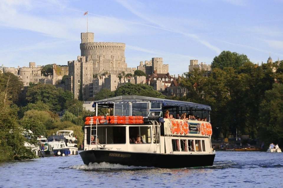 Golden Tours: Windsor Hop-On, Hop-Off Bus Tour with Cruise or Windsor Castle