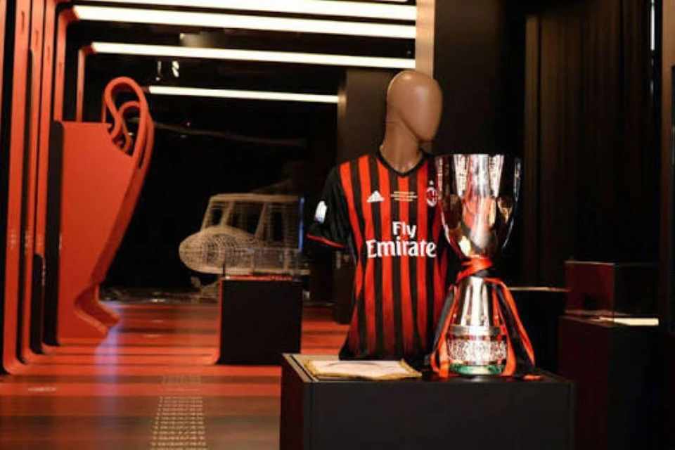 Milan Open Tour: Milan Hop-On, Hop-Off Bus Tour + Optional Admission to Casa Milan 