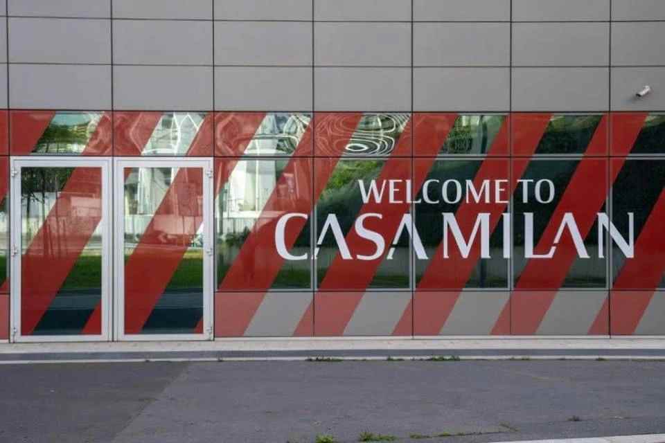 Milan Open Tour: Milan Hop-On, Hop-Off Bus Tour + Optional Admission to Casa Milan 