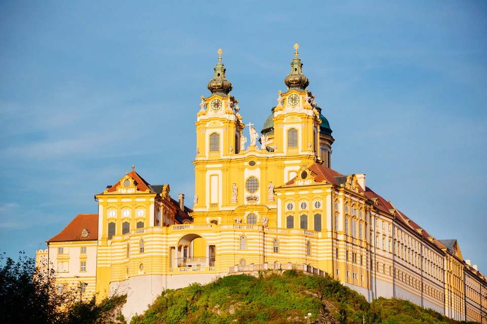 Austria Highlights Tour: 24-Hour Vienna Hop-On, Hop-Off + Hallstatt Day Trip and Melk