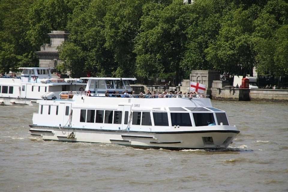 New Year’s Eve Dinner & Thames Cruise with Fireworks Aboard The Sapele