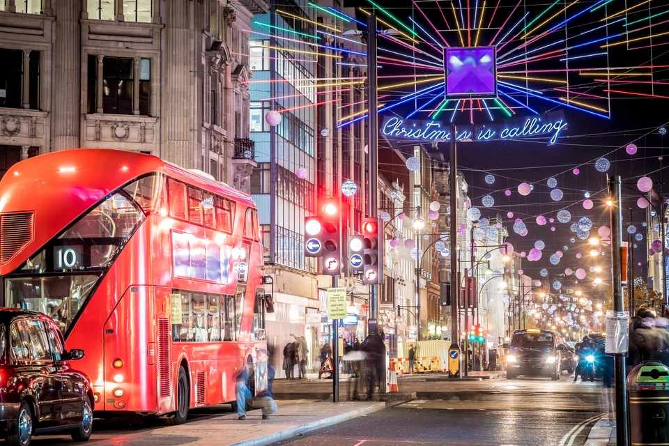 Illuminations of London Bus Tour on Christmas Eve