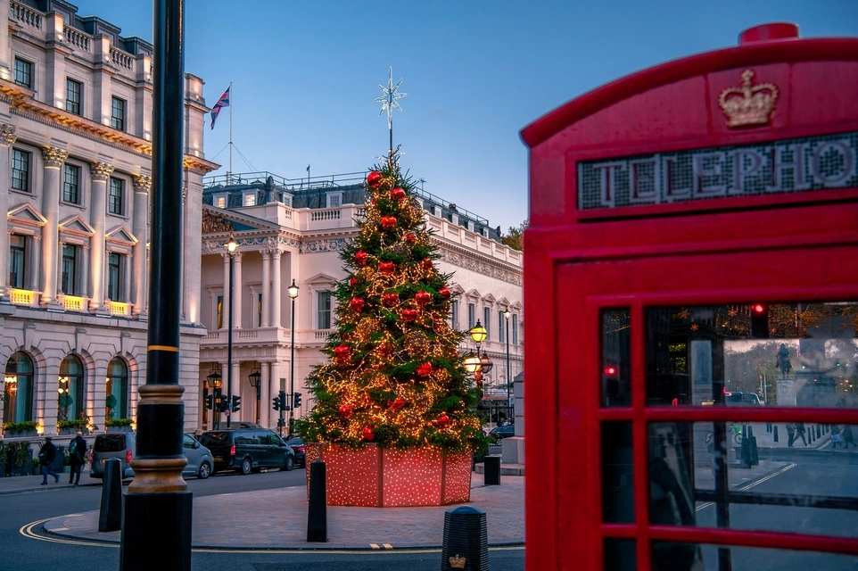 London’s Sights & Sounds on Christmas Day with St Paul’s Entry