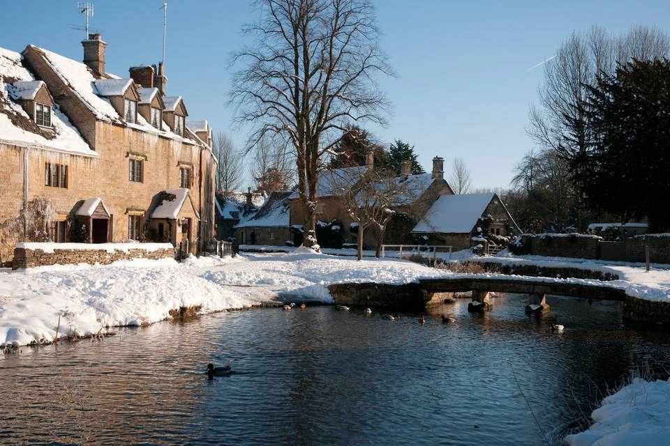 Oxford, Cotswolds and Stratford-upon-Avon with Traditional Christmas Lunch