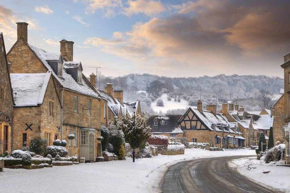 Oxford, Cotswolds and Stratford-upon-Avon with Traditional Christmas Lunch