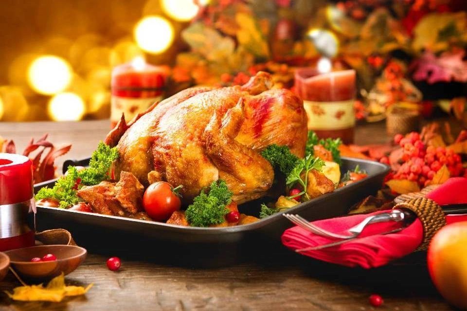 Windsor, Oxford and Avebury's Stone Circle with Traditional Christmas Lunch