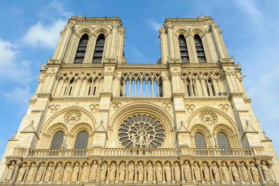 Big Bus Tours: Notre Dame Exterior Guided Tour + 24-Hours Hop-On, Hop-Off Bus Tour