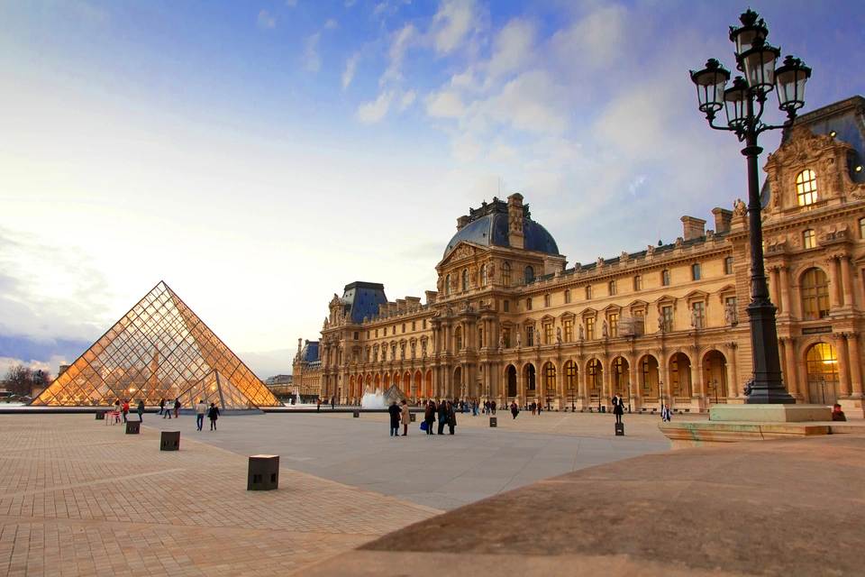  Self-guided Audio Tour to The Louvre: The World’s Largest Museum