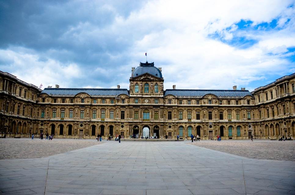  Self-guided Audio Tour to The Louvre: The World’s Largest Museum