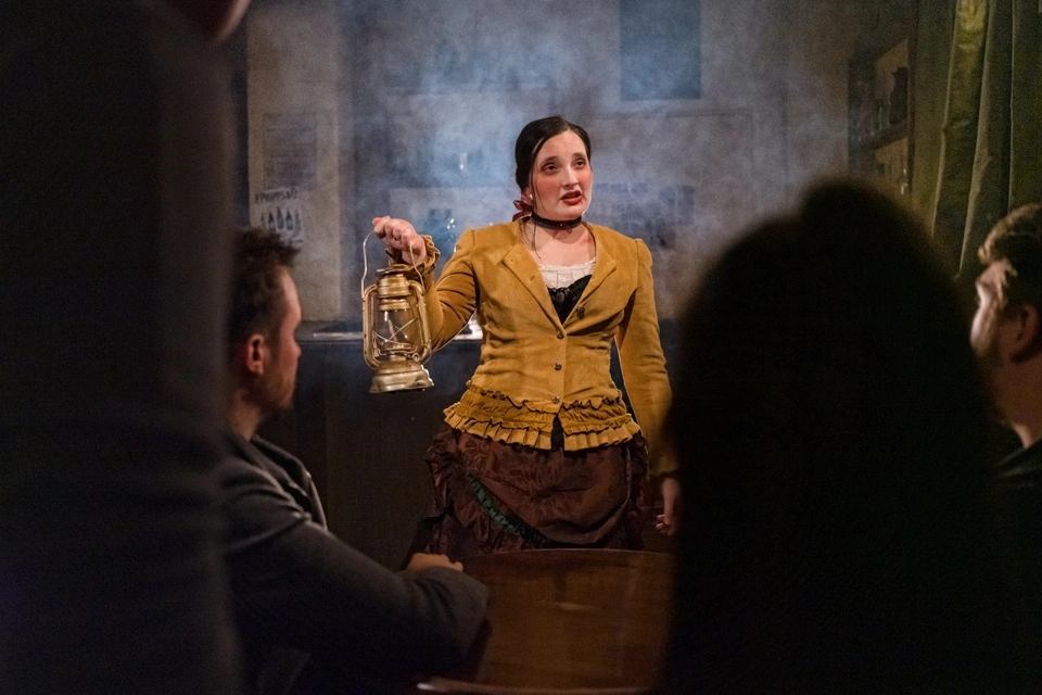 Golden Tours: London Hop-On, Hop-Off Bus Tour with London Dungeon